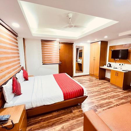 Hotel Sizzling Starr Нью-Дели Экстерьер фото
