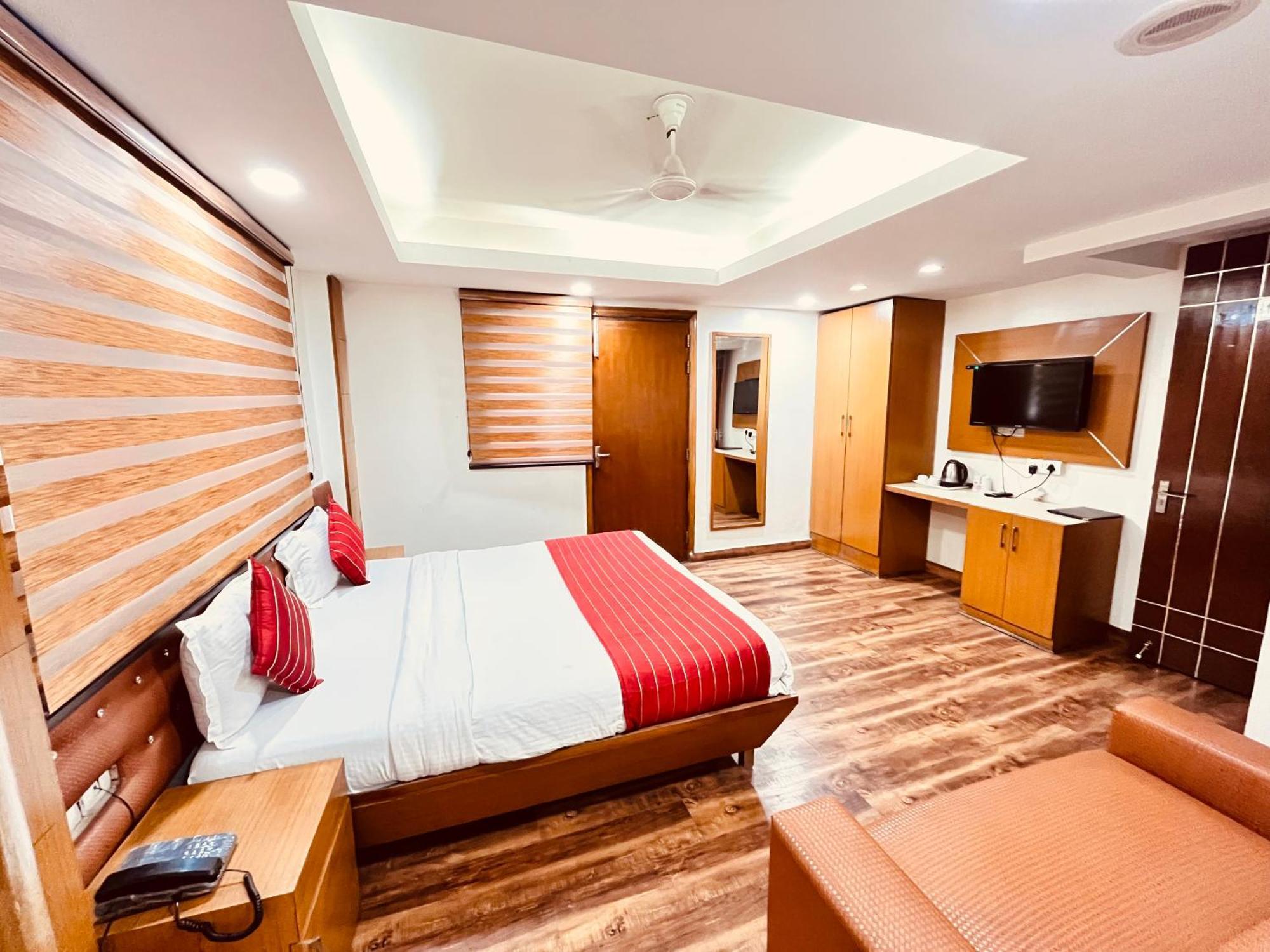 Hotel Sizzling Starr Нью-Дели Экстерьер фото
