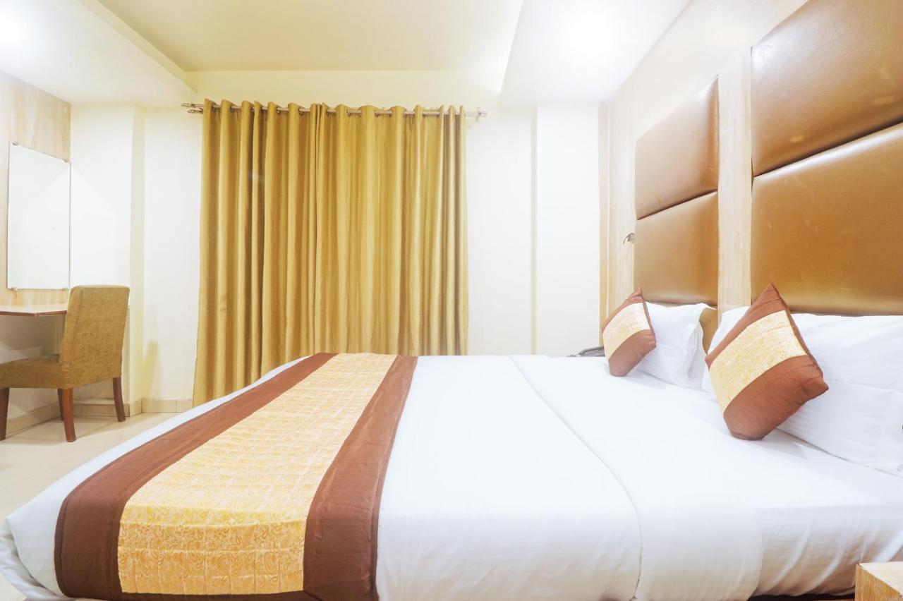 Hotel Sizzling Starr Нью-Дели Экстерьер фото