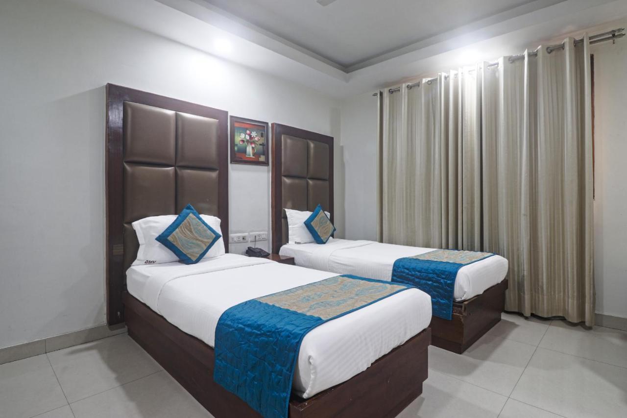 Hotel Sizzling Starr Нью-Дели Экстерьер фото