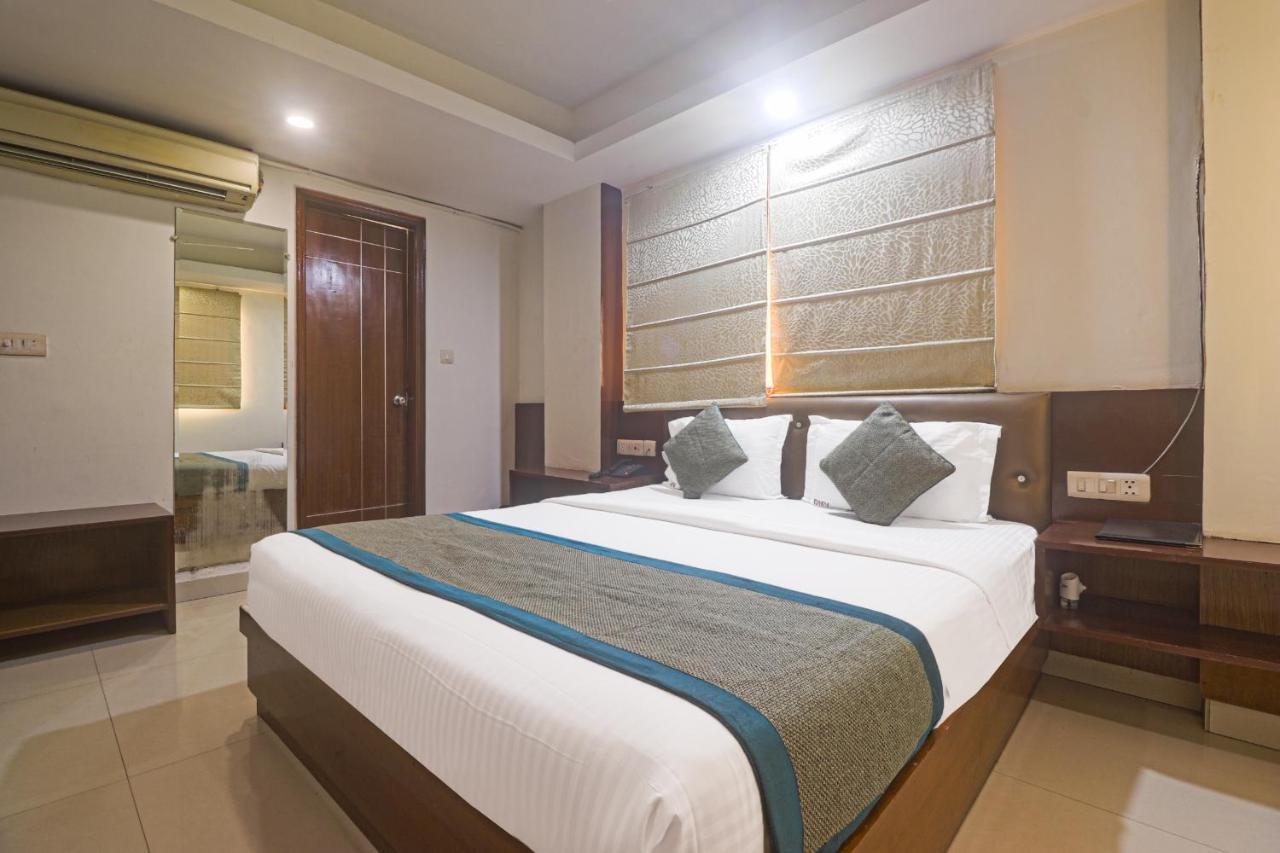 Hotel Sizzling Starr Нью-Дели Экстерьер фото
