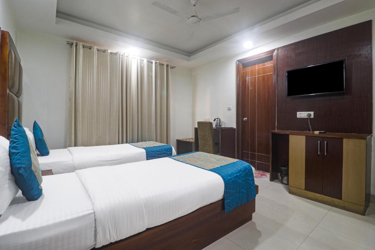 Hotel Sizzling Starr Нью-Дели Экстерьер фото
