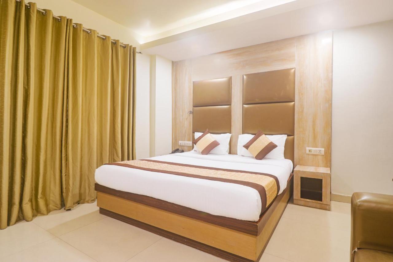 Hotel Sizzling Starr Нью-Дели Экстерьер фото