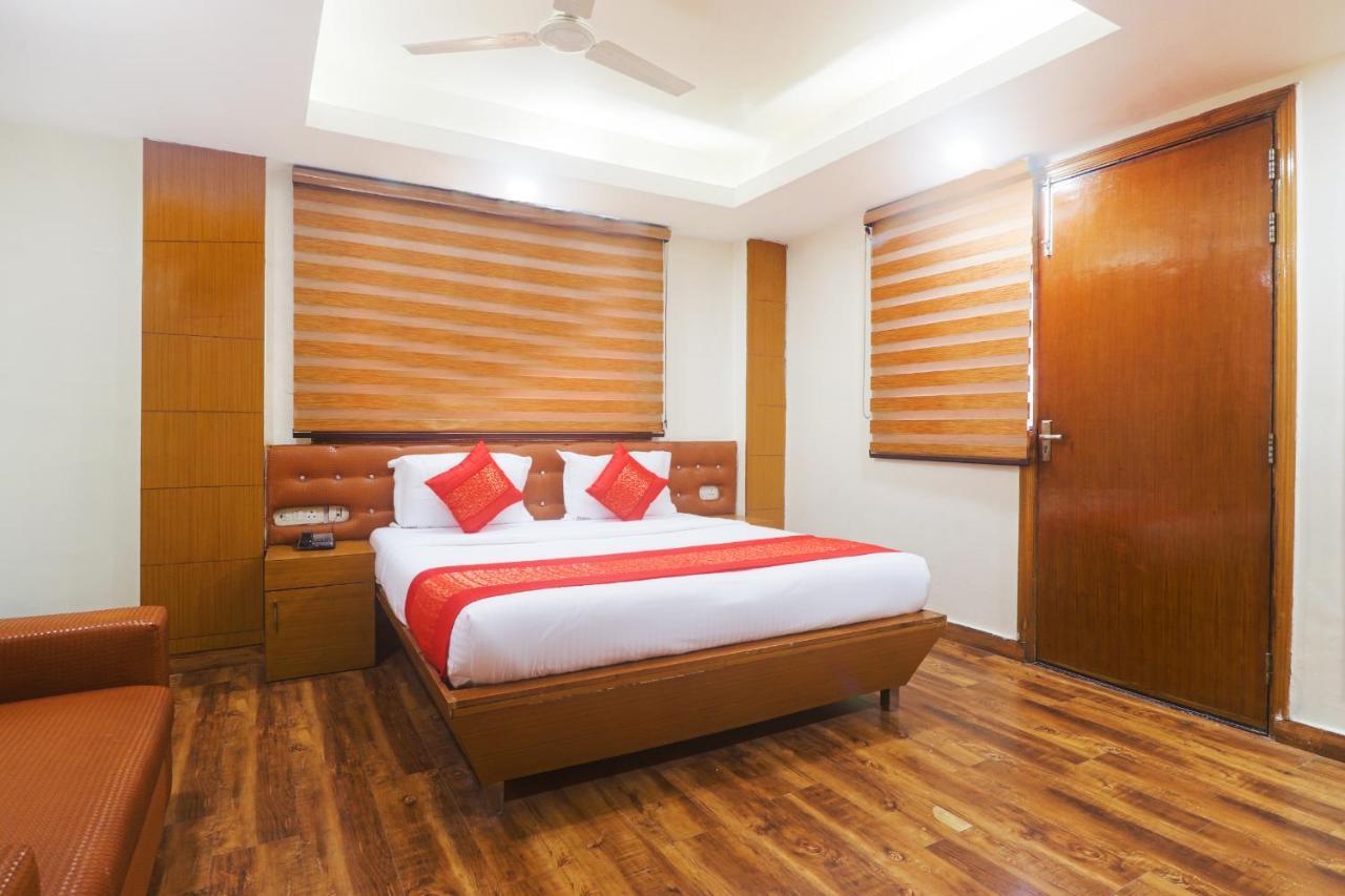 Hotel Sizzling Starr Нью-Дели Экстерьер фото