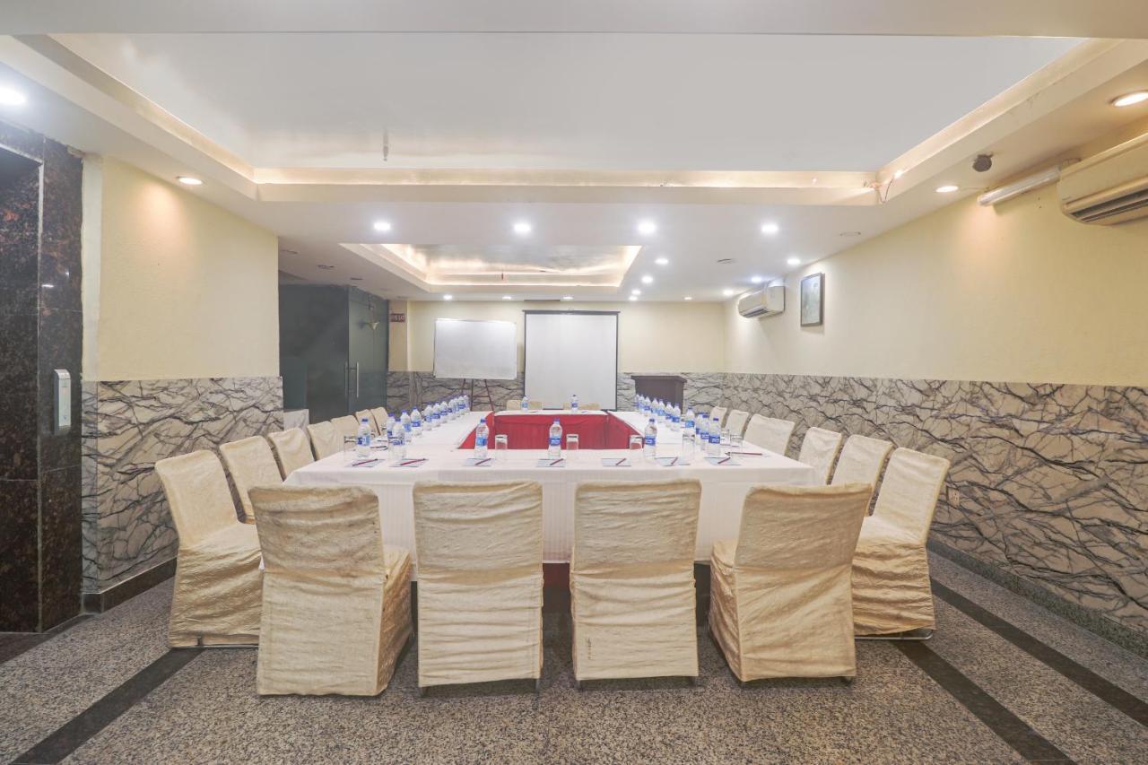 Hotel Sizzling Starr Нью-Дели Экстерьер фото