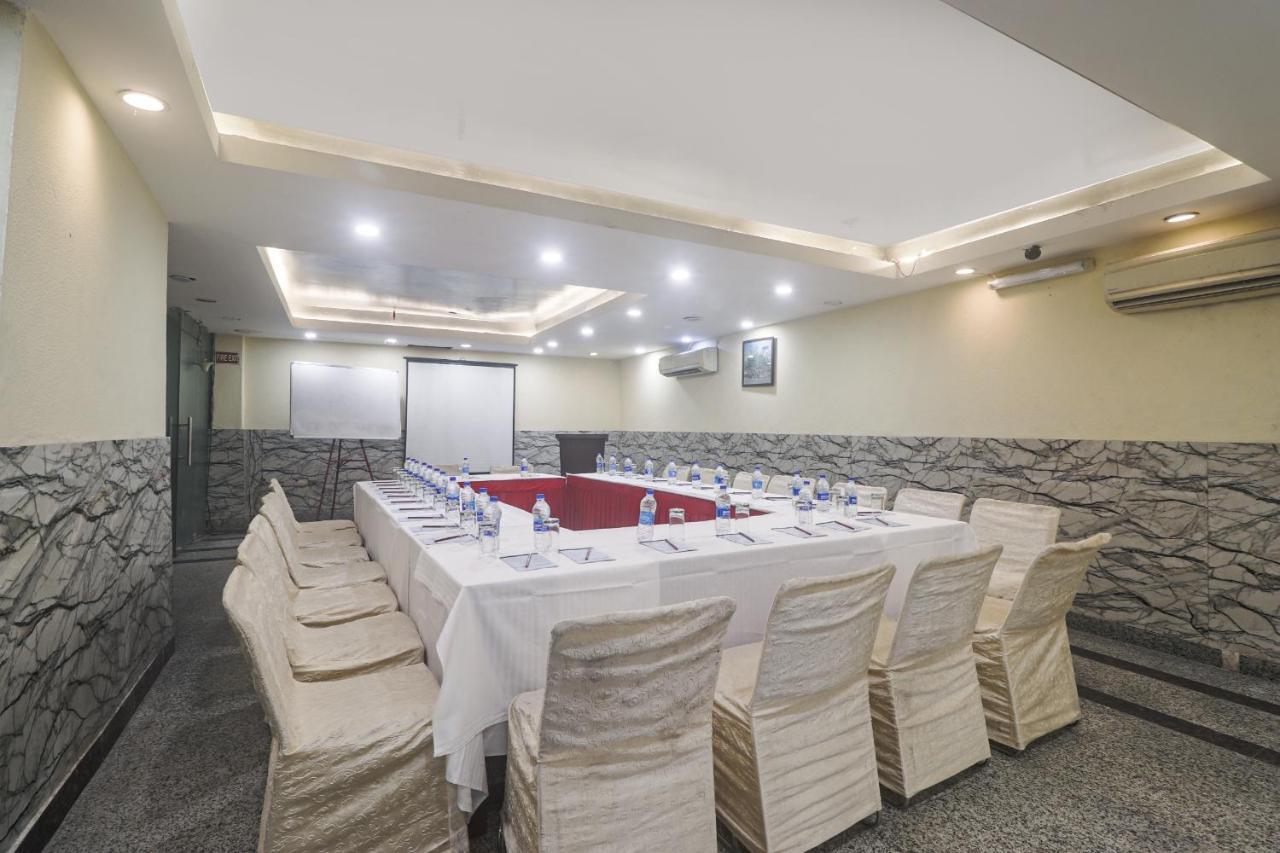 Hotel Sizzling Starr Нью-Дели Экстерьер фото