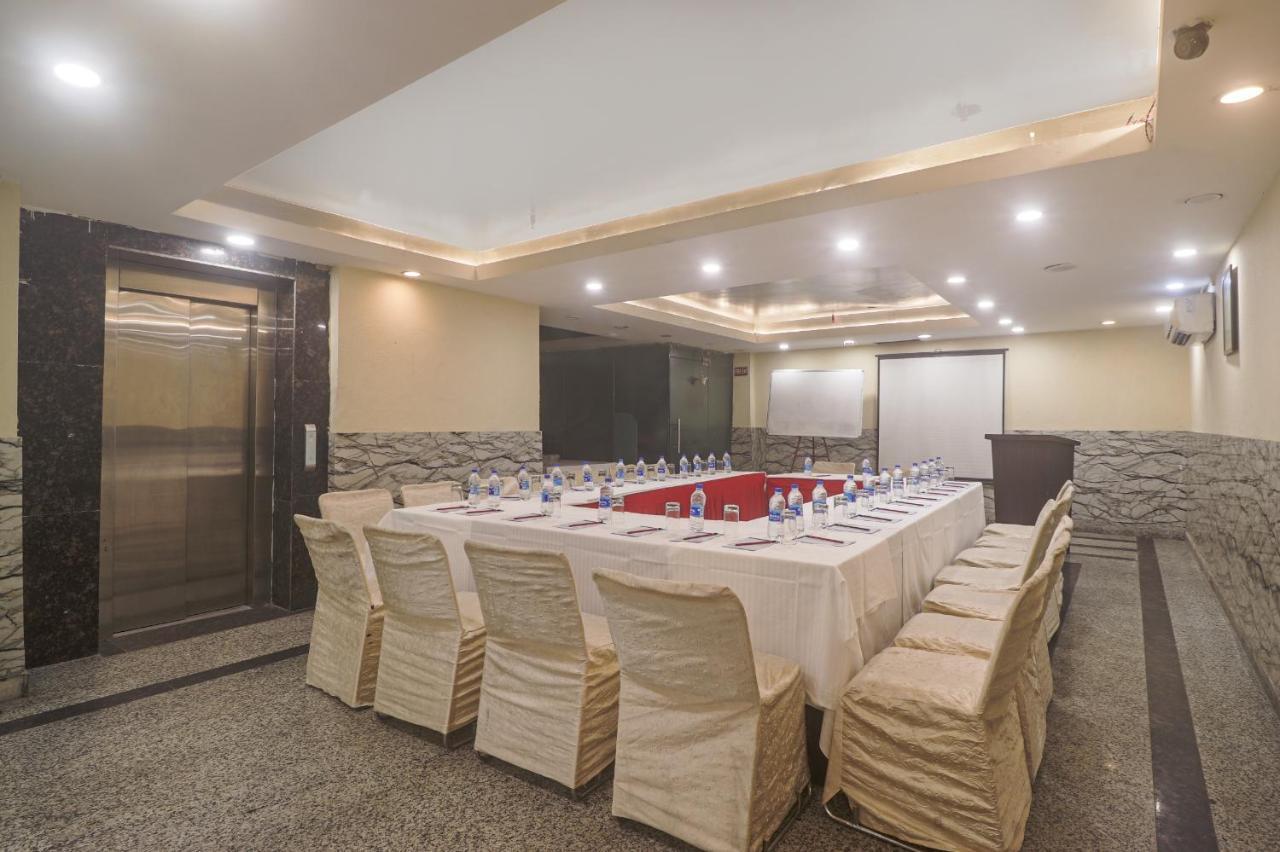 Hotel Sizzling Starr Нью-Дели Экстерьер фото