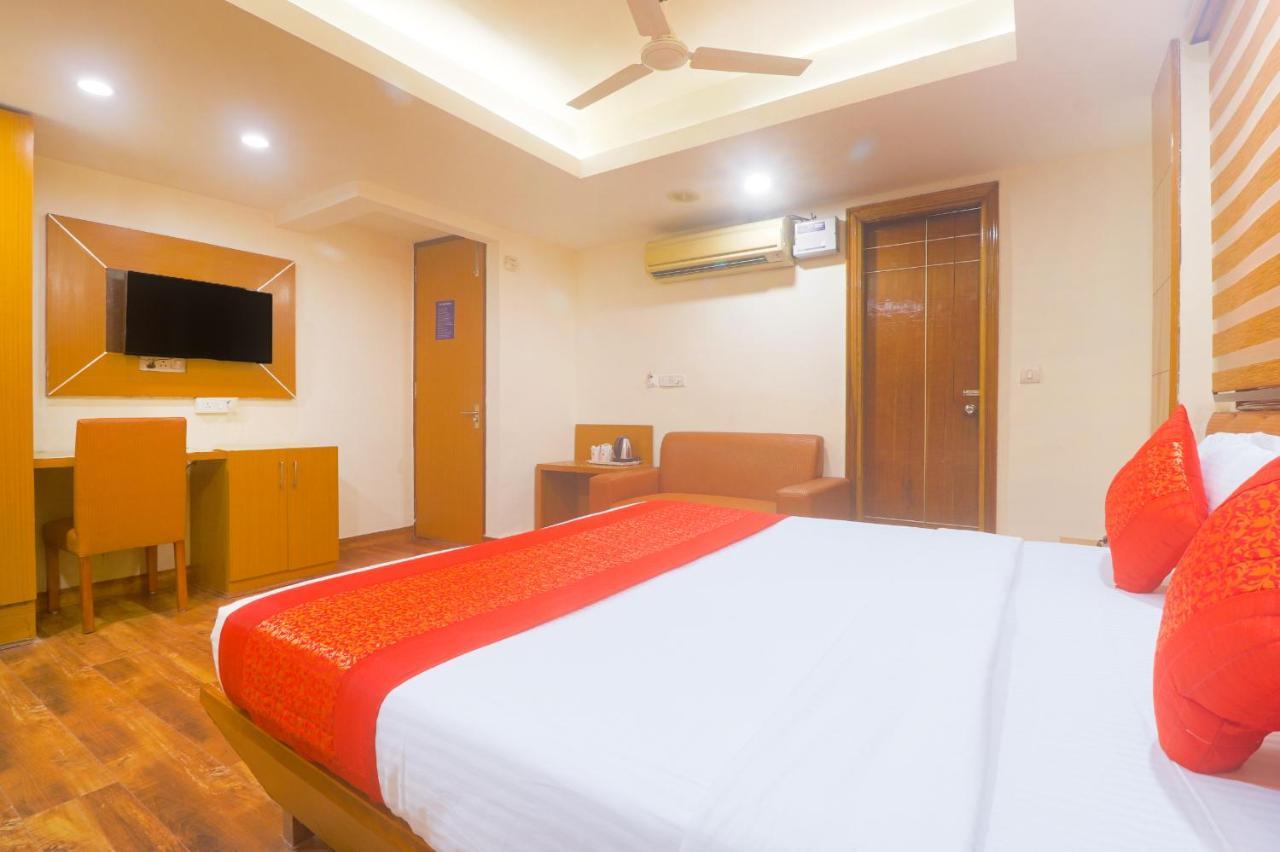 Hotel Sizzling Starr Нью-Дели Экстерьер фото