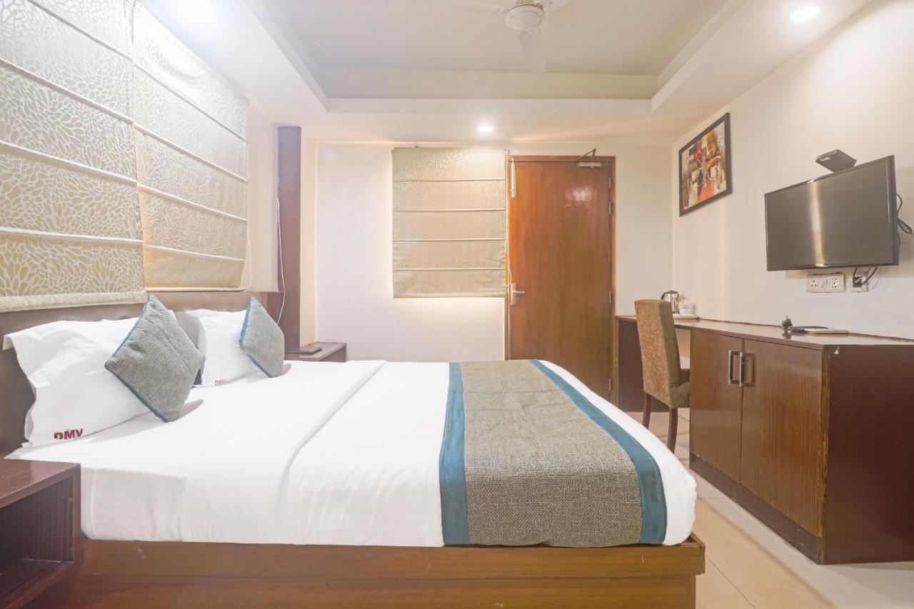 Hotel Sizzling Starr Нью-Дели Экстерьер фото
