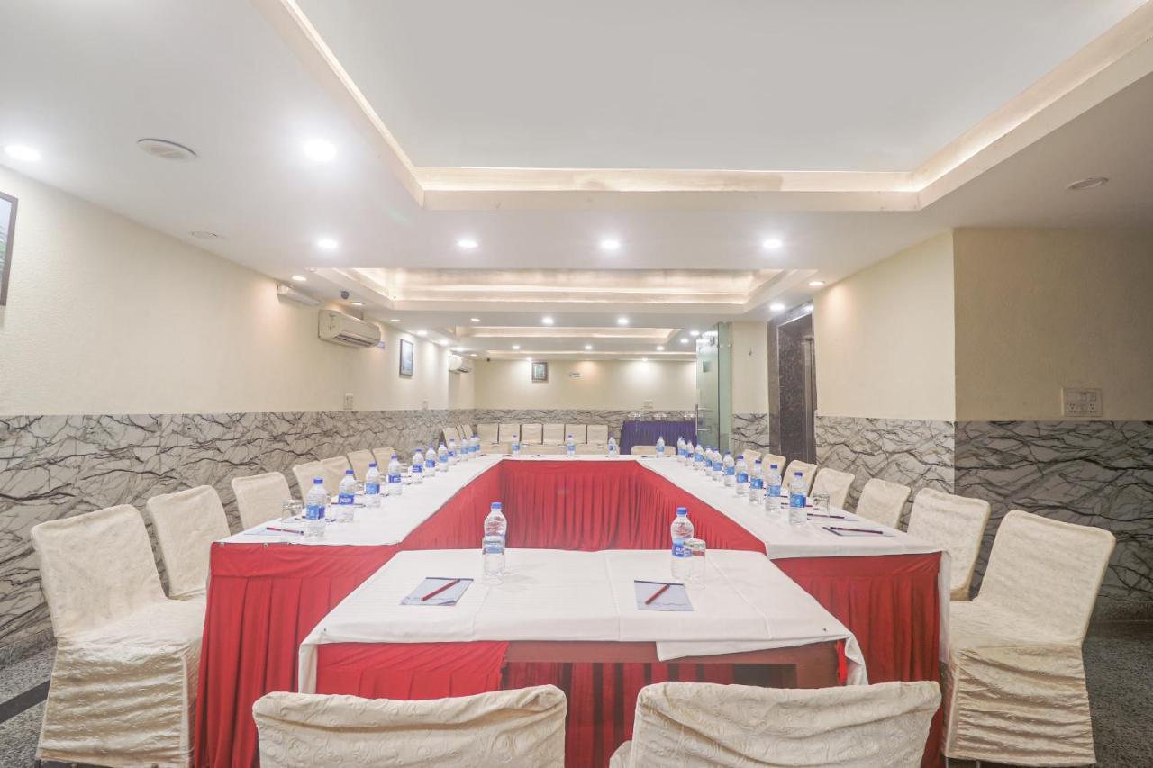 Hotel Sizzling Starr Нью-Дели Экстерьер фото